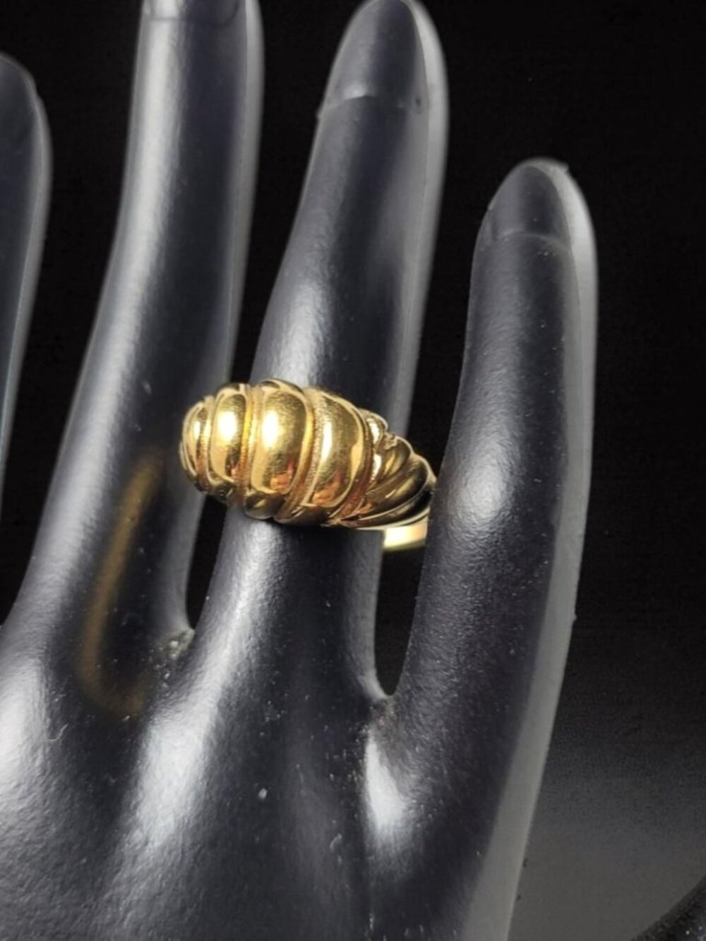 Vintage Chunky Scalloped Gold Tone Domed Statement Ring Size 5